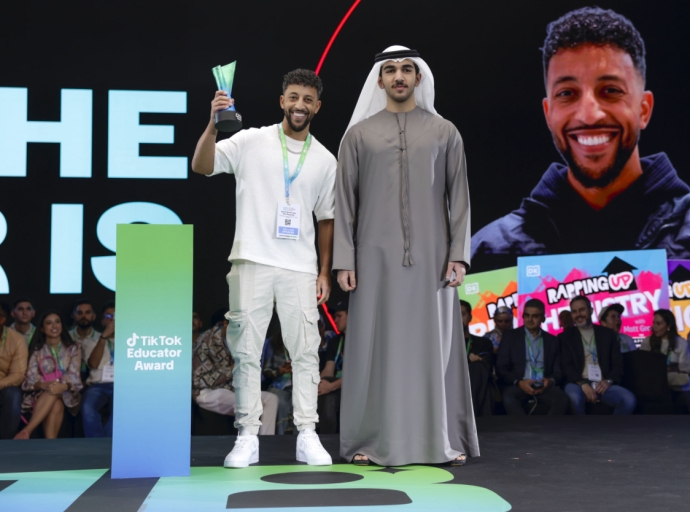 Educator Award Presented at Dubai’s 1 Billion Followers Summit